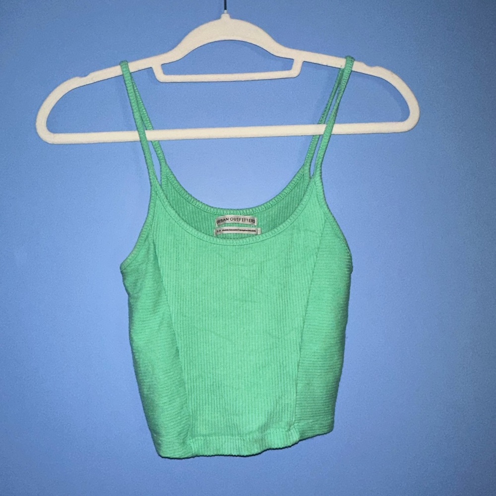 💚 Urban Outfitters Green Ribbed Tank – Flattering & Stretchy! 💚